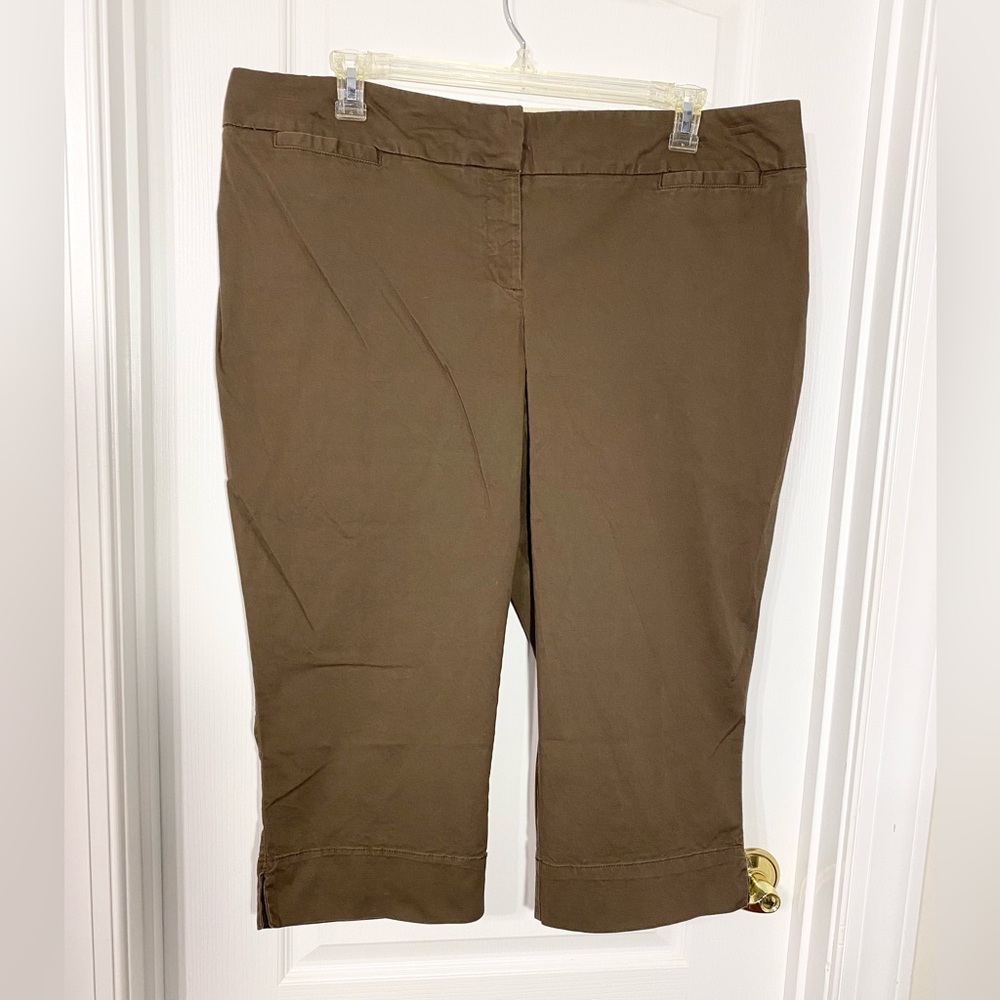 Y2K Avenue Signature Chino 21” Capri Pants Brown Size 18